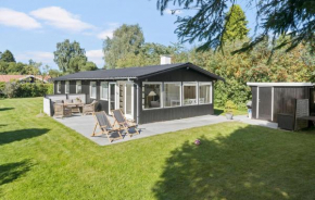 Gorgeous Home In Dronningmølle With Wifi
